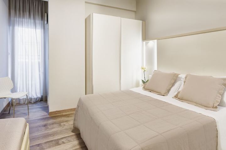 Room 13 of 79