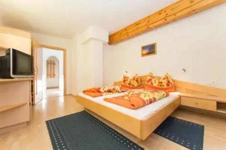 Room 4 of 20