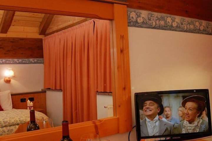 Room 27 of 49