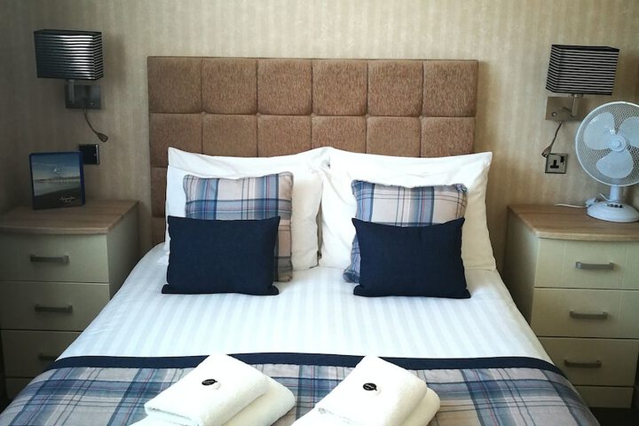 Room 9 of 36