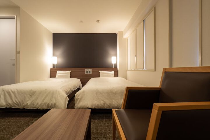 Room 4 of 18