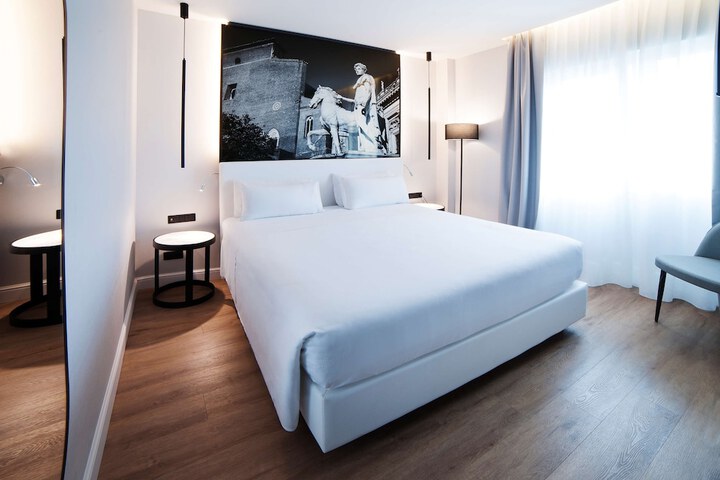 Room 33 of 175