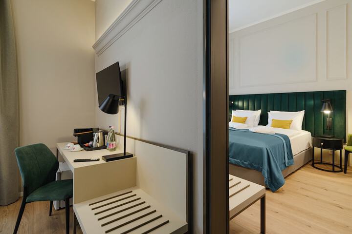 Room 25 of 95