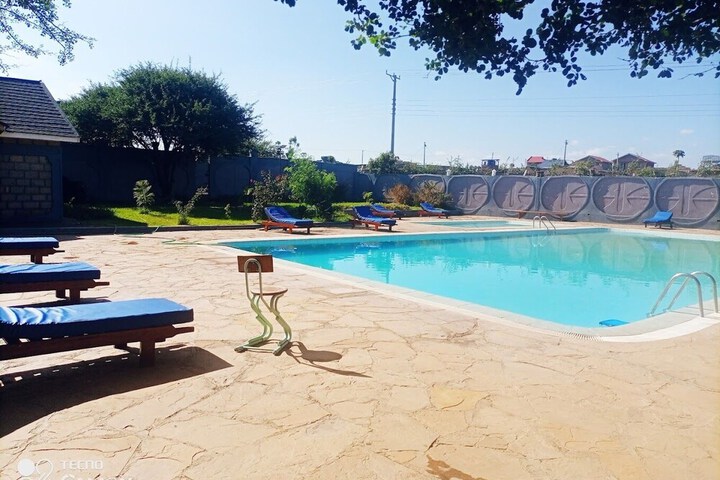 Pool 14 of 44