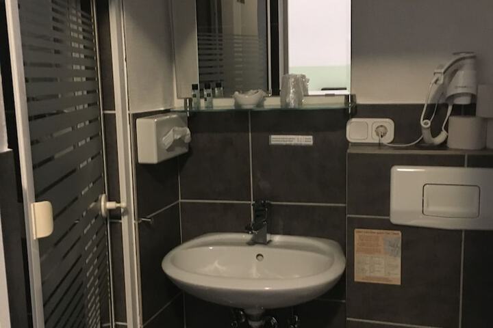 Room 25 of 25