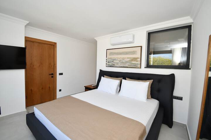 Room 8 of 32