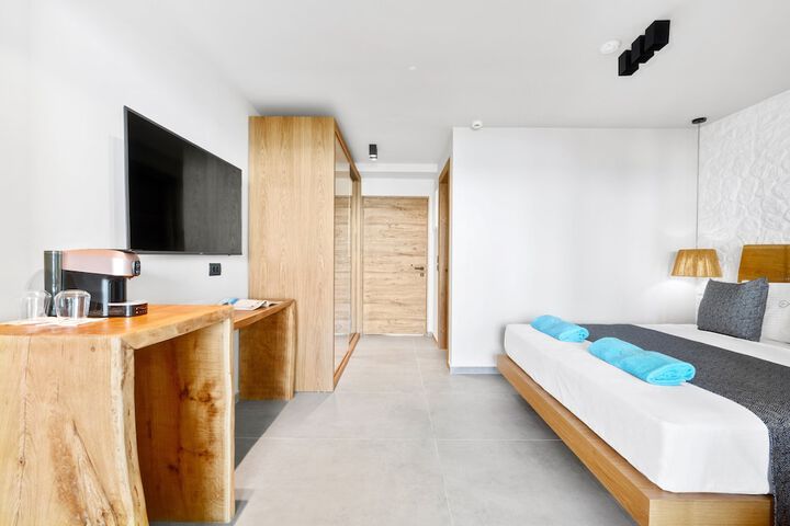 Room 11 of 40