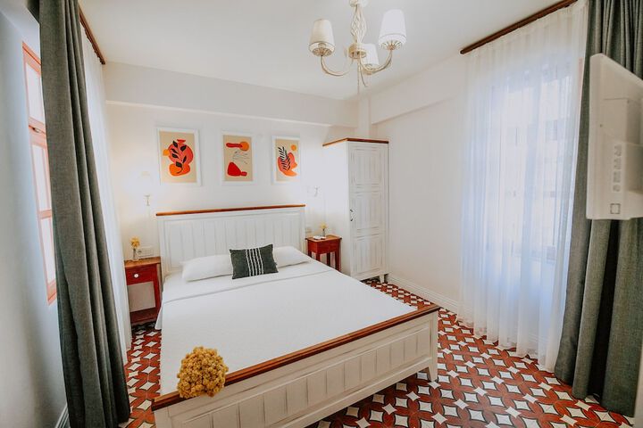 Room 9 of 33