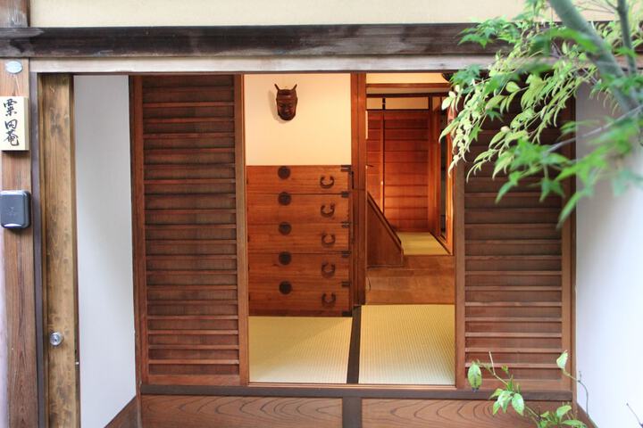 Hotel Entry