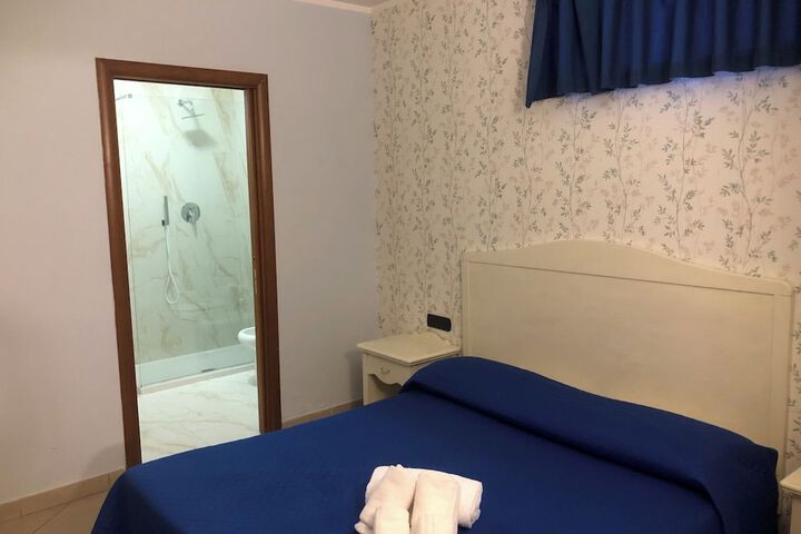 Room 7 of 25