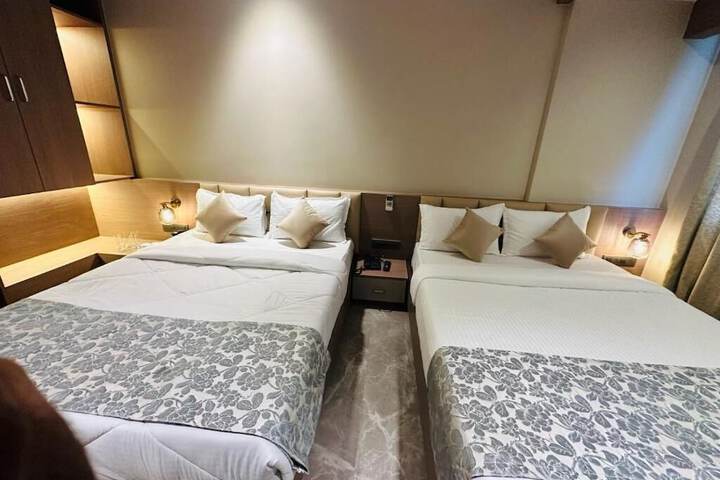 Room 13 of 20