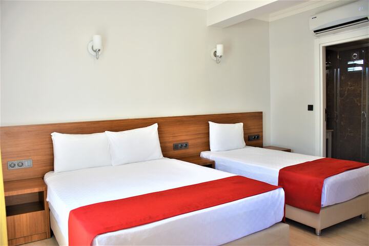 Room 16 of 76