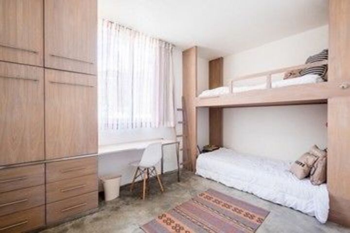 Room 6 of 13