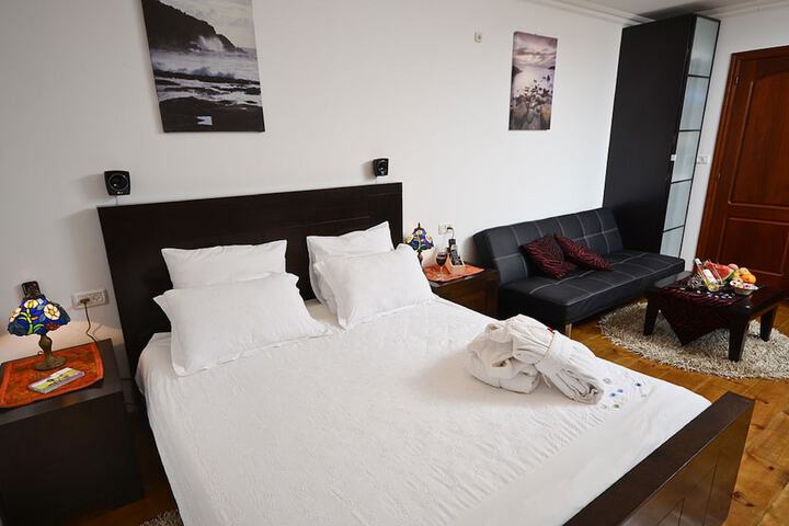 Room 6 of 110