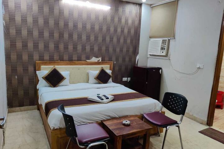 Room 9 of 31