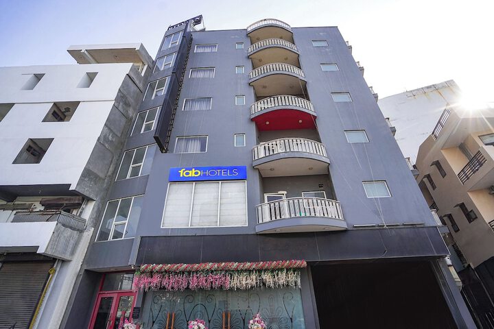 Fabhotel Royale 49
