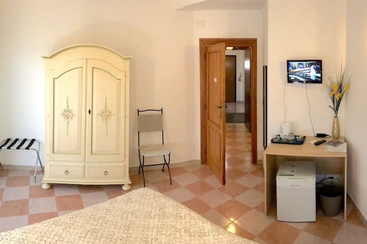 Room 9 of 30