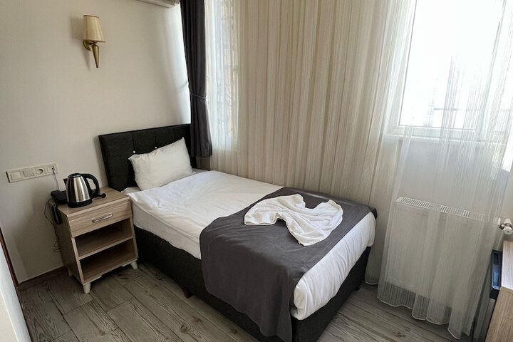 Room 9 of 20