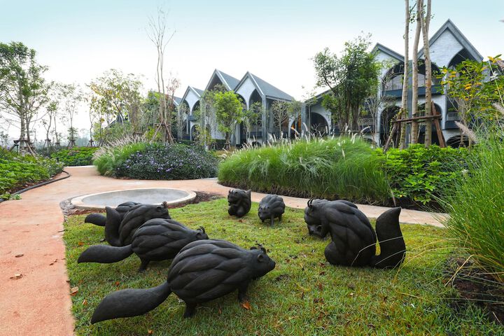 Hotel Exterior 156 of 184