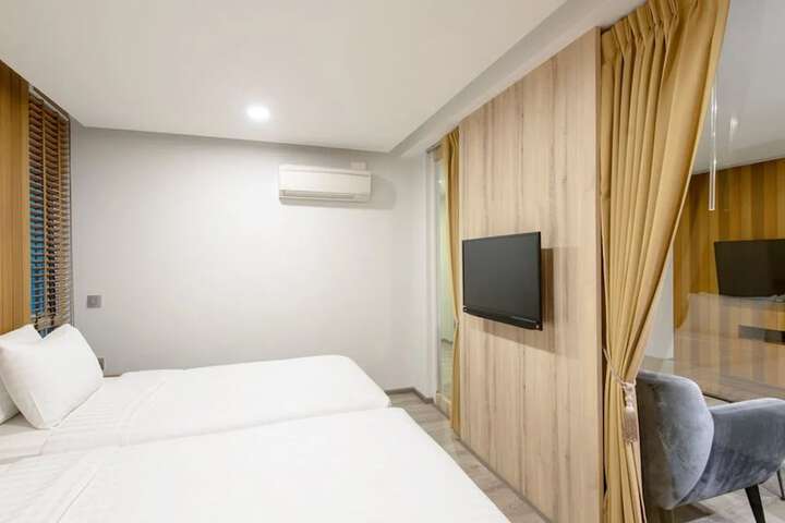 Room 9 of 48