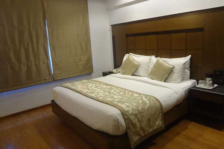 Room 6 of 33