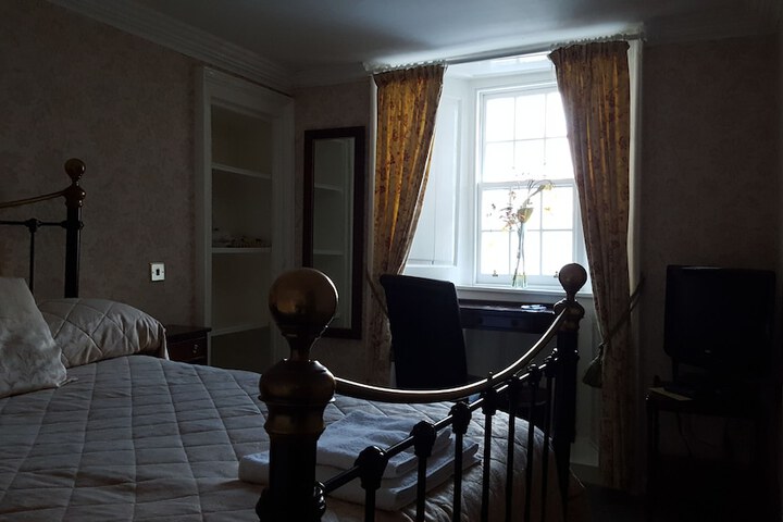 Room 16 of 37