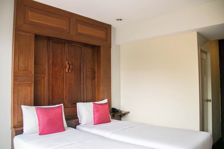 Room 28 of 157
