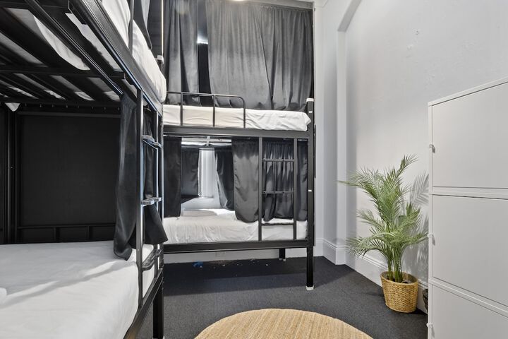 Room 6 of 40