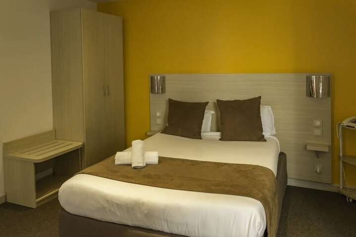 Room 6 of 52