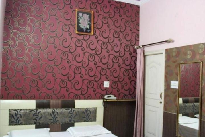 Room 8 of 26