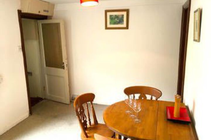 Room 6 of 8