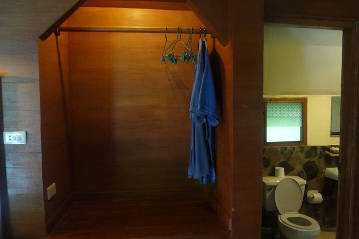 Room 28 of 86