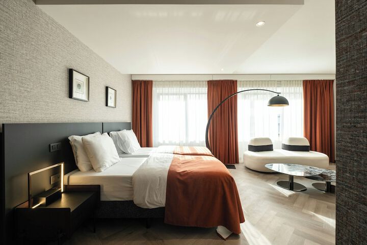 Room 51 of 122