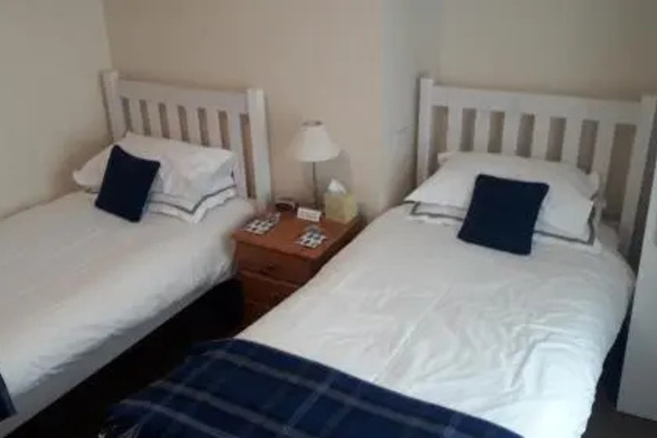 Room 6 of 13