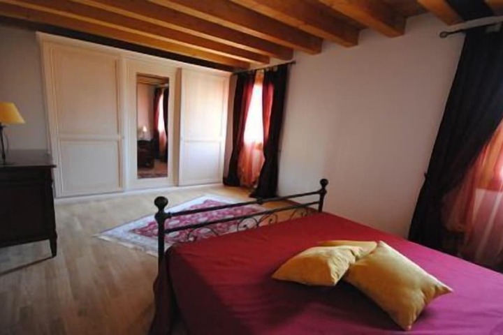 Room 5 of 30