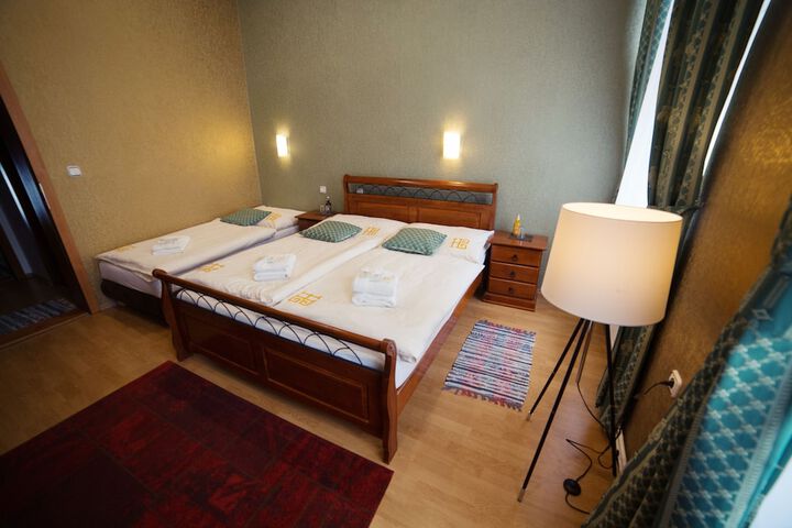 Room 8 of 35
