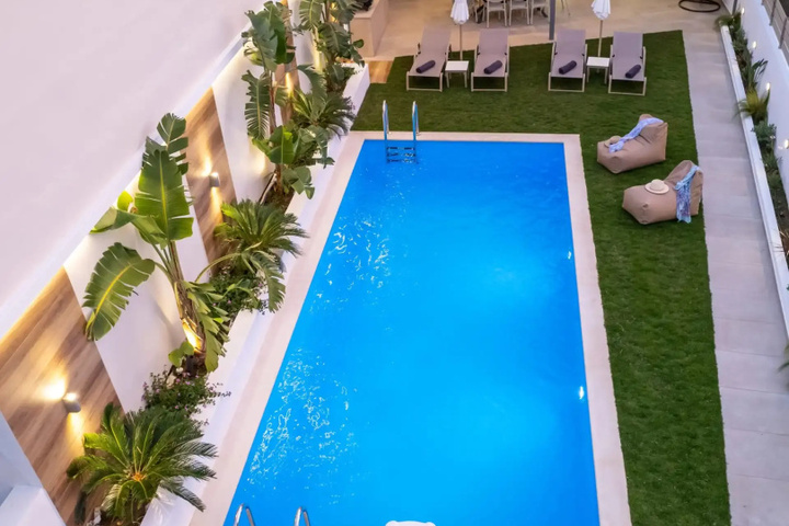 Pool 20 of 50