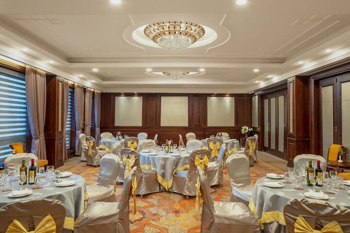 Ballroom/Hall 47 of 55