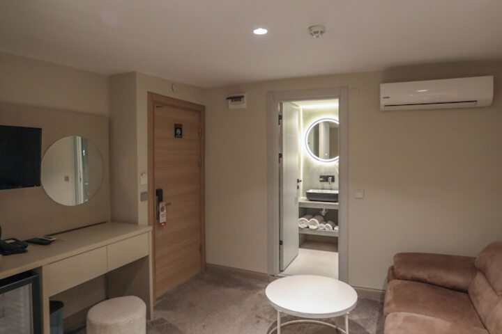 Room 14 of 60