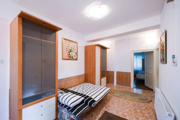 Room 6 of 17