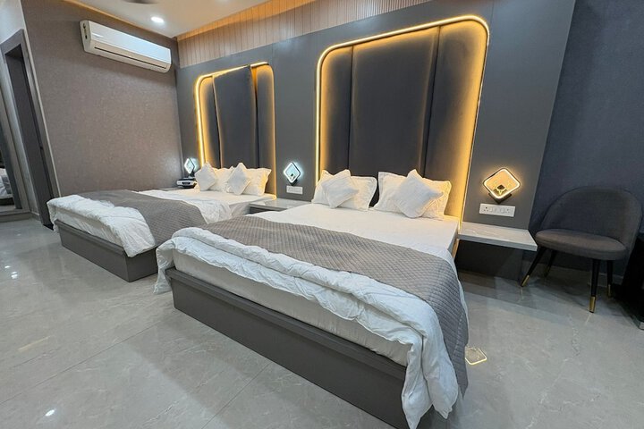 Room 8 of 11