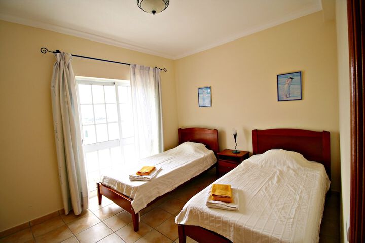 Room 4 of 25
