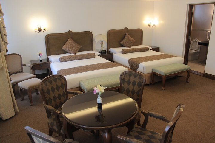 Room 6 of 32