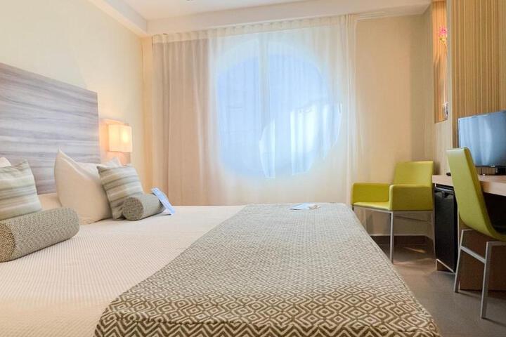 Room 25 of 104