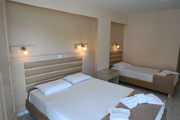 Room 22 of 105