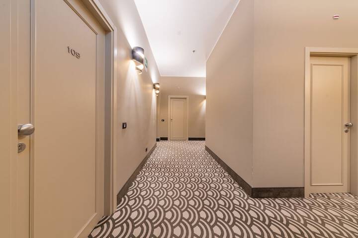 Ballroom/Hall 39 of 53