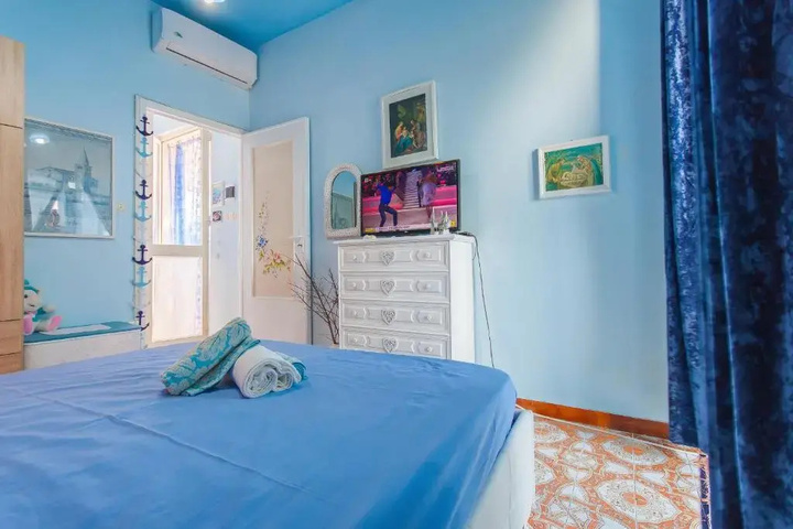Room 4 of 11