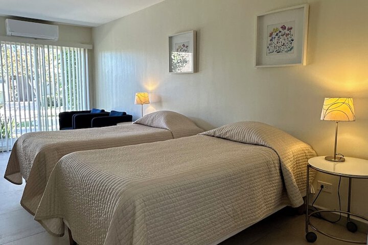Room 13 of 34