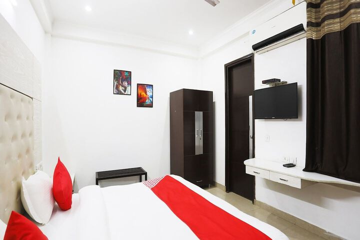 Room 14 of 30