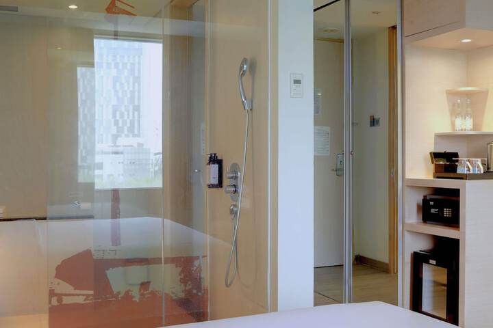 Room 44 of 161